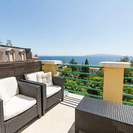 Astro Hungarian Villa: Penthouse With Views Opatija