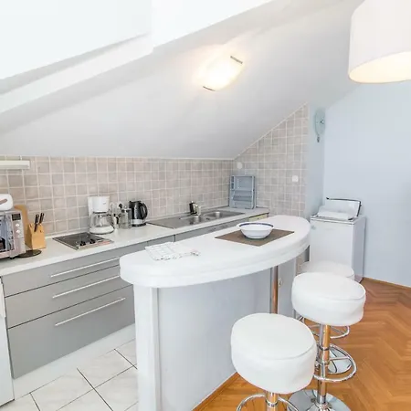 Apartman Penthouse And Piano Nobile Prkg Wifi Garden Near Away From Roads *